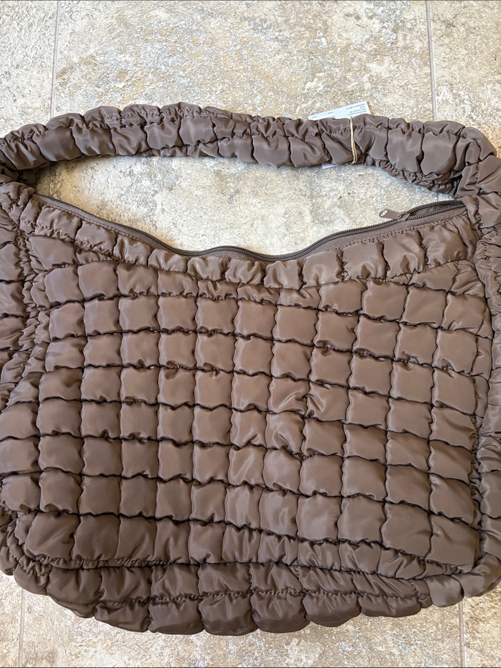 Free People inspired Quilted Puffer Hobo Bag in a beautiful MOCHA ☕️ color! NWT! - Picture 3 of 3